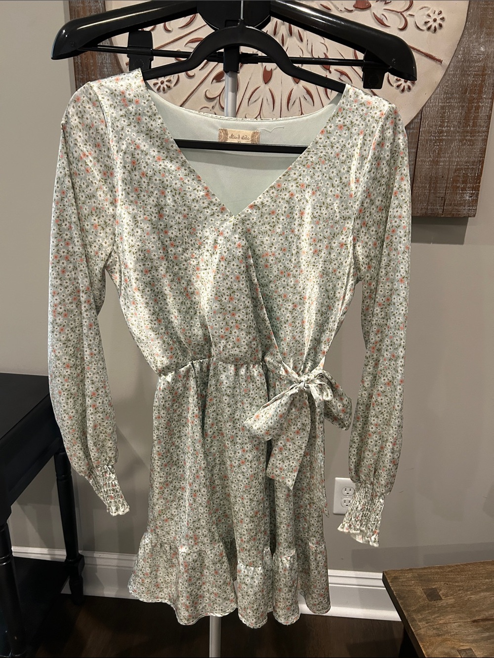 Altar'd State Sage Floral Dress with Tie at the Waist Size XS Great Condition!